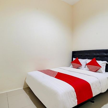 Super Oyo 90778 River Inn Malioboro Yogyakarta Esterno foto