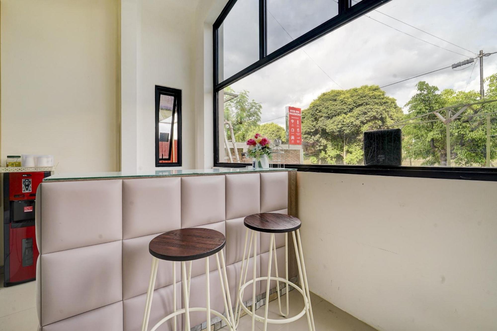 Super Oyo 90778 River Inn Malioboro Yogyakarta Esterno foto