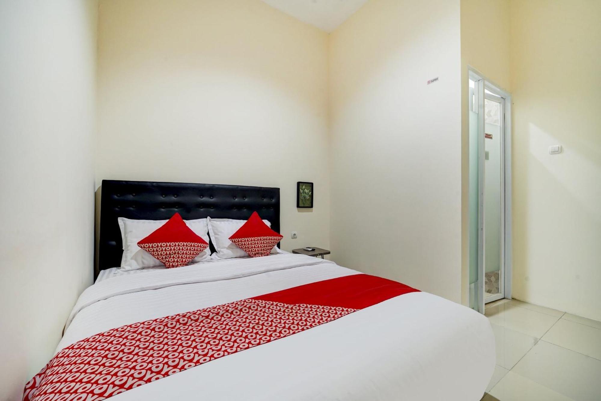 Super Oyo 90778 River Inn Malioboro Yogyakarta Esterno foto