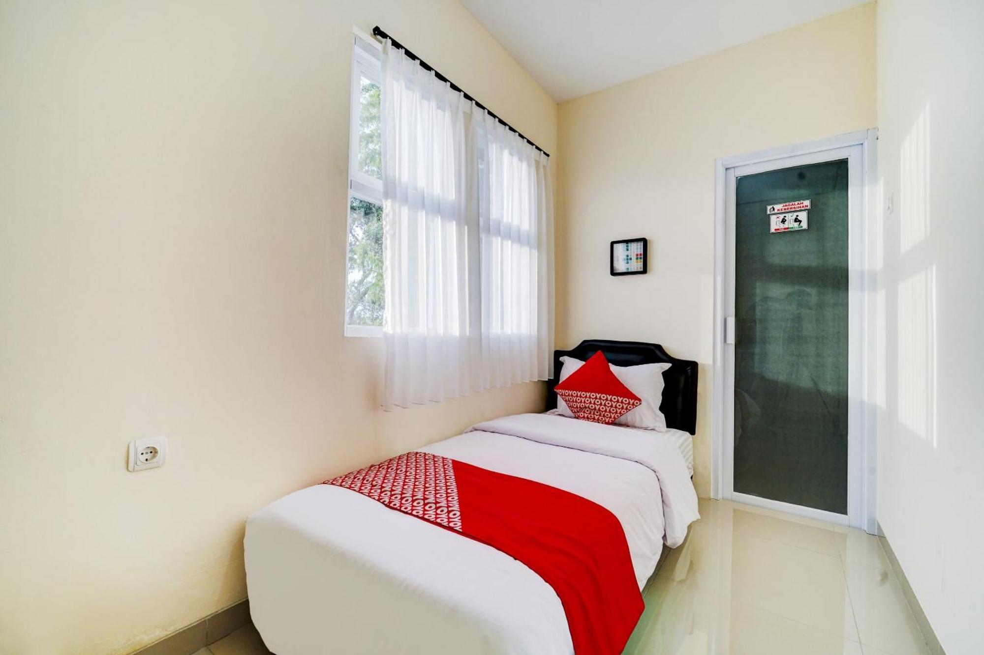 Super Oyo 90778 River Inn Malioboro Yogyakarta Esterno foto