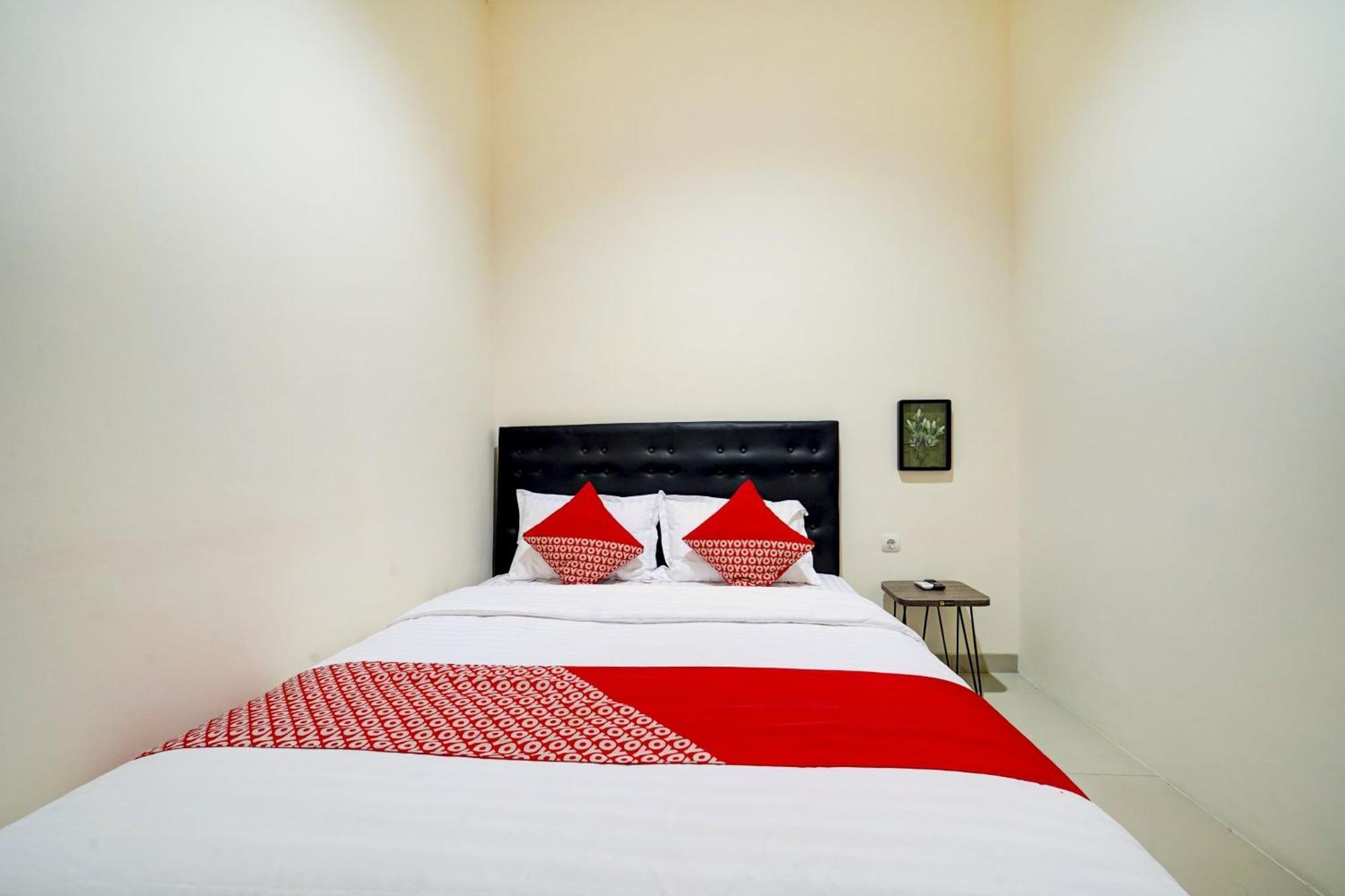 Super Oyo 90778 River Inn Malioboro Yogyakarta Esterno foto