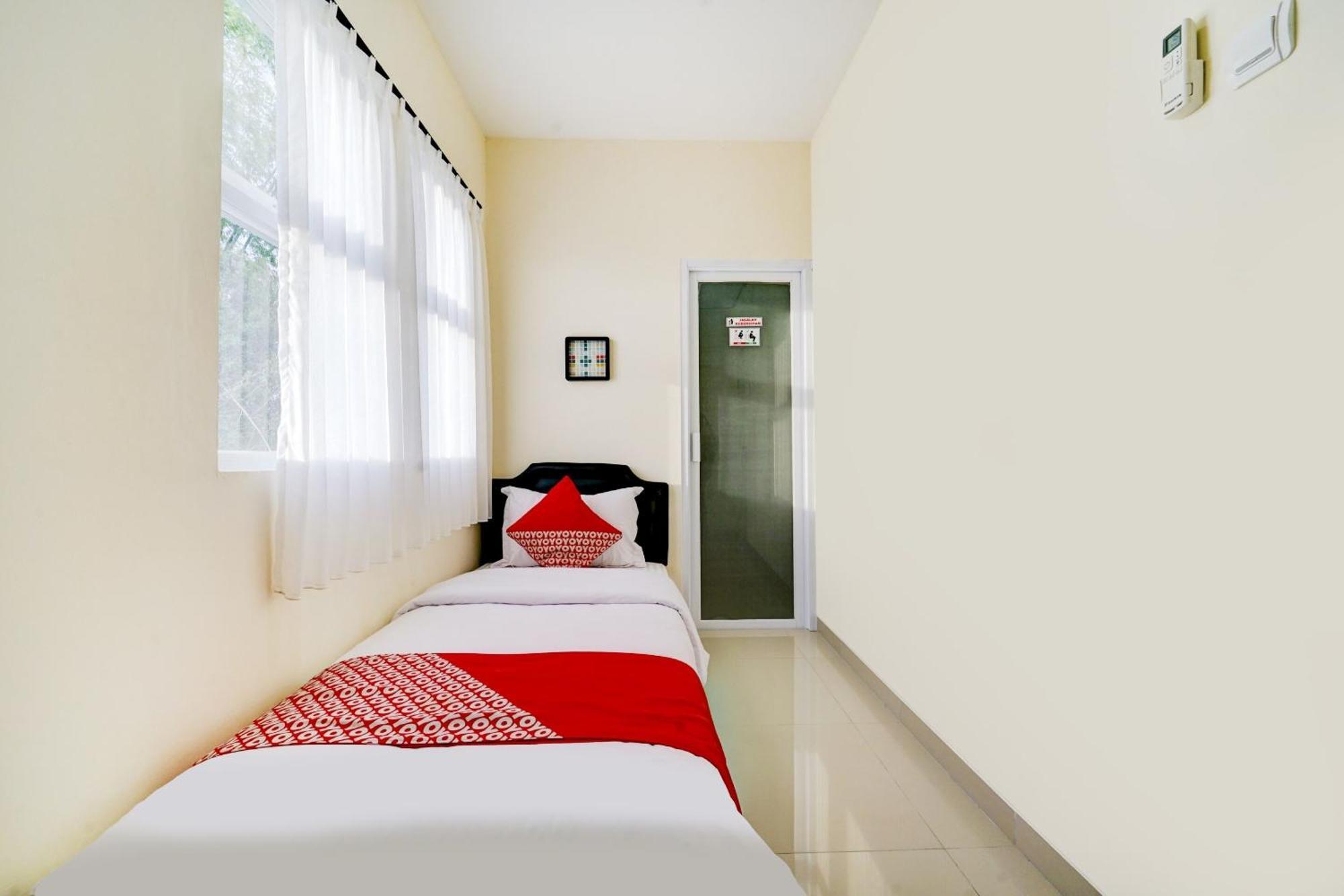 Super Oyo 90778 River Inn Malioboro Yogyakarta Esterno foto