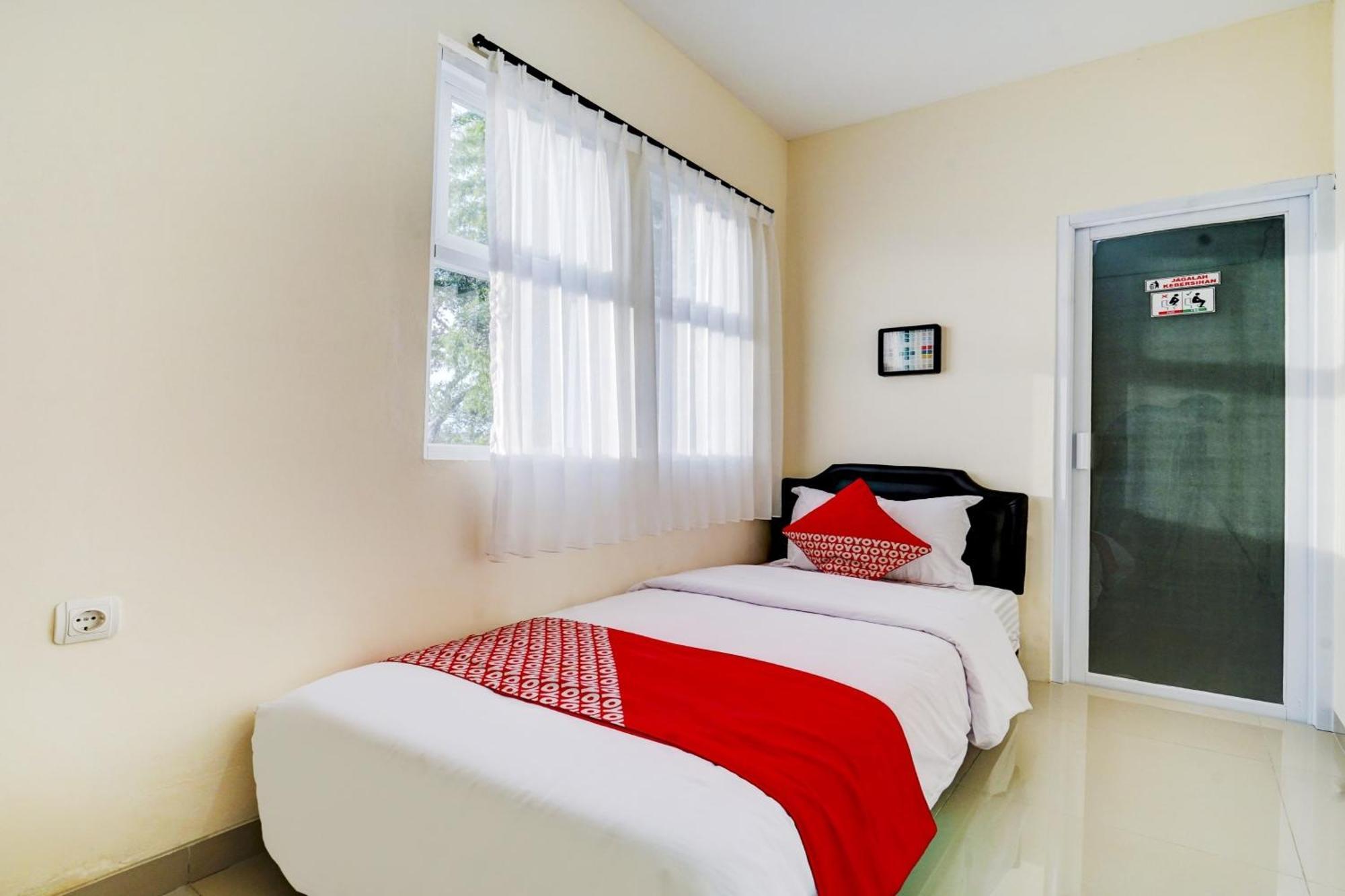Super Oyo 90778 River Inn Malioboro Yogyakarta Esterno foto