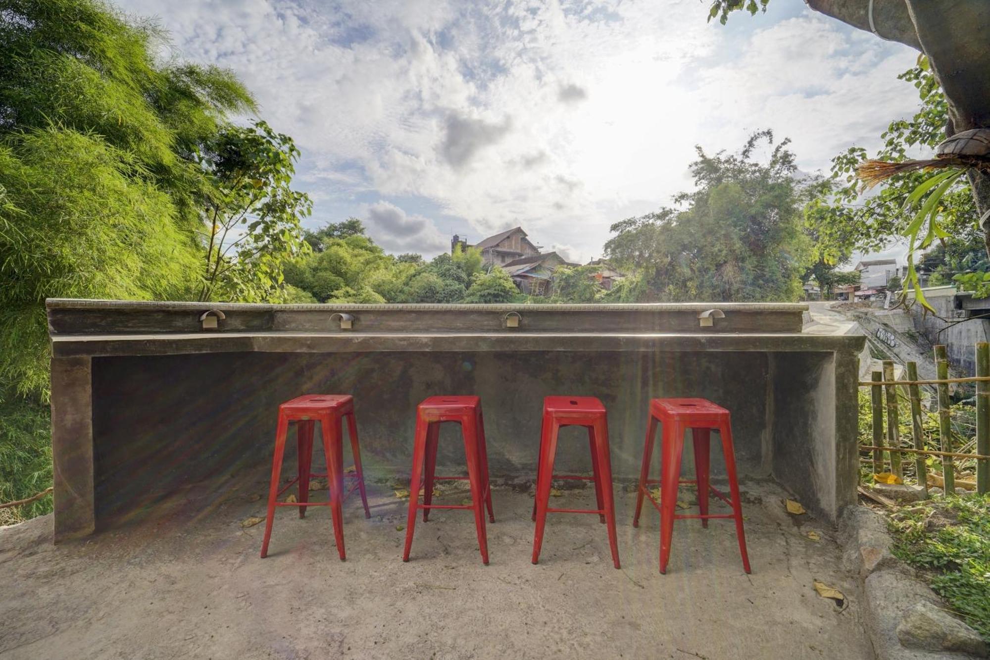 Super Oyo 90778 River Inn Malioboro Yogyakarta Esterno foto